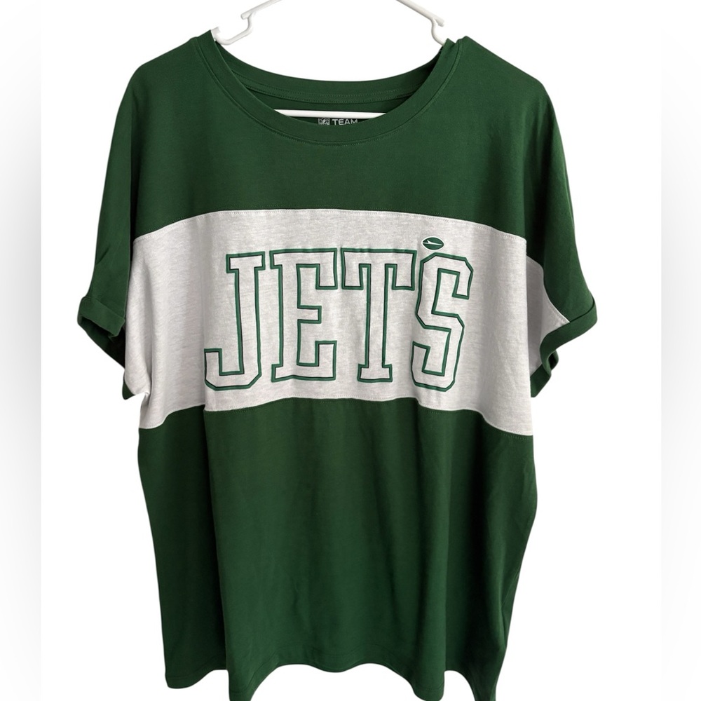NWT- NFL Team apparel woman’s Jets tee, green w/gray stripe, size XL